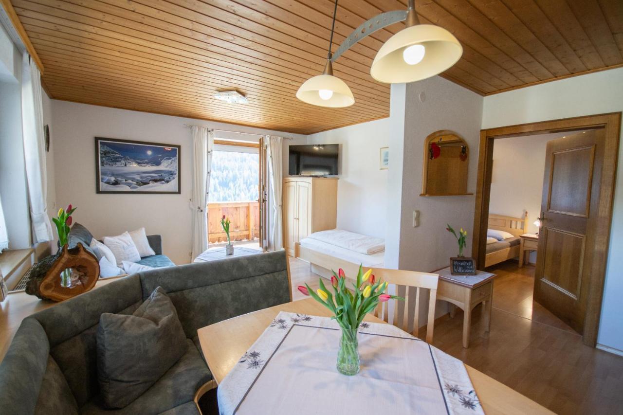 Alpengasthof Eppensteiner Navis Bagian luar foto